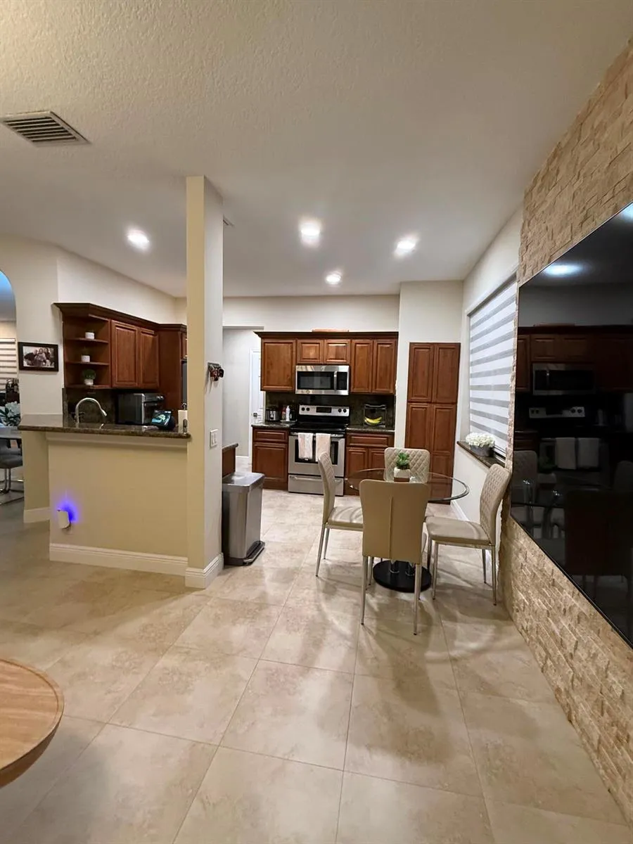 844 Falling Water Road Weston, FL 33326