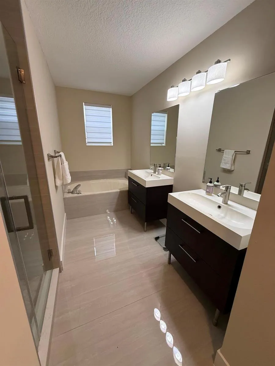 844 Falling Water Road Weston, FL 33326