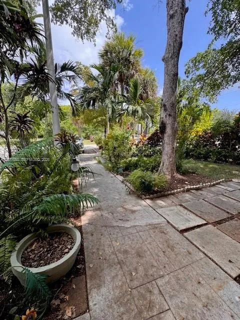 2192 NE 171st St #1 North Miami Beach, FL 33162