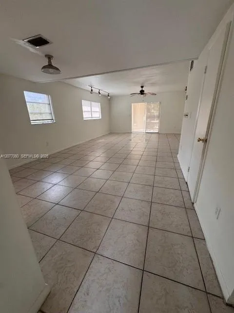 2192 NE 171st St #1 North Miami Beach, FL 33162