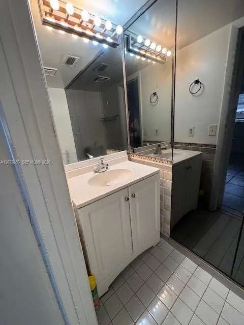 2192 NE 171st St #1 North Miami Beach, FL 33162