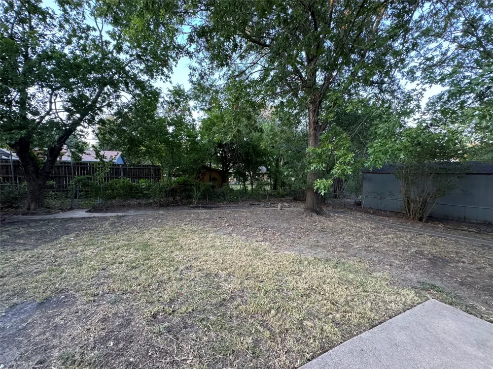 1406 Country Club Road Ennis, TX 75119