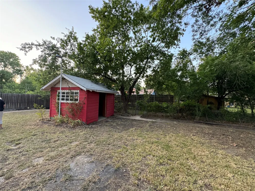 1406 Country Club Road Ennis, TX 75119