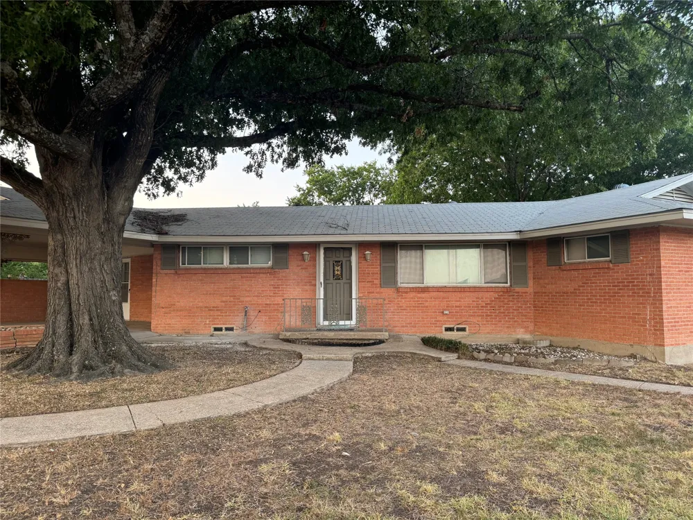 1406 Country Club Road Ennis, TX 75119