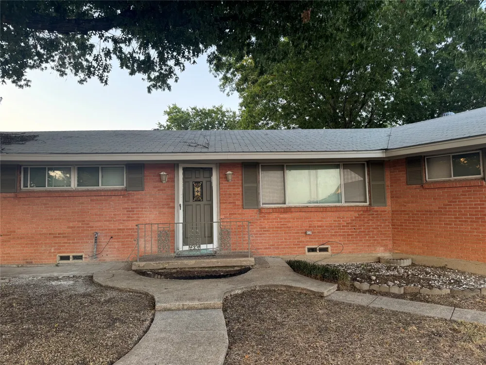 1406 Country Club Road Ennis, TX 75119