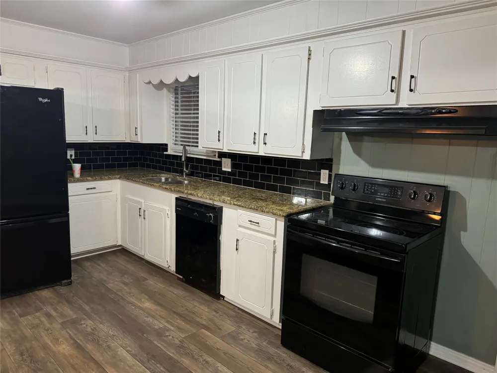 1406 Country Club Road Ennis, TX 75119