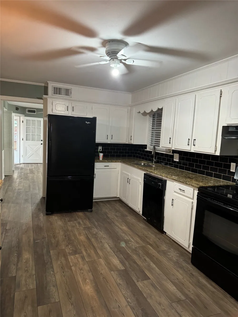 1406 Country Club Road Ennis, TX 75119