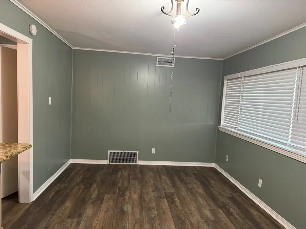 1406 Country Club Road Ennis, TX 75119
