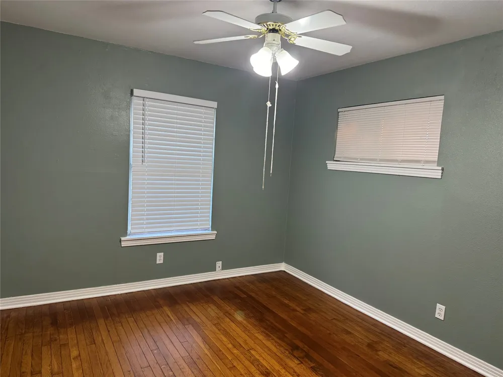 1406 Country Club Road Ennis, TX 75119