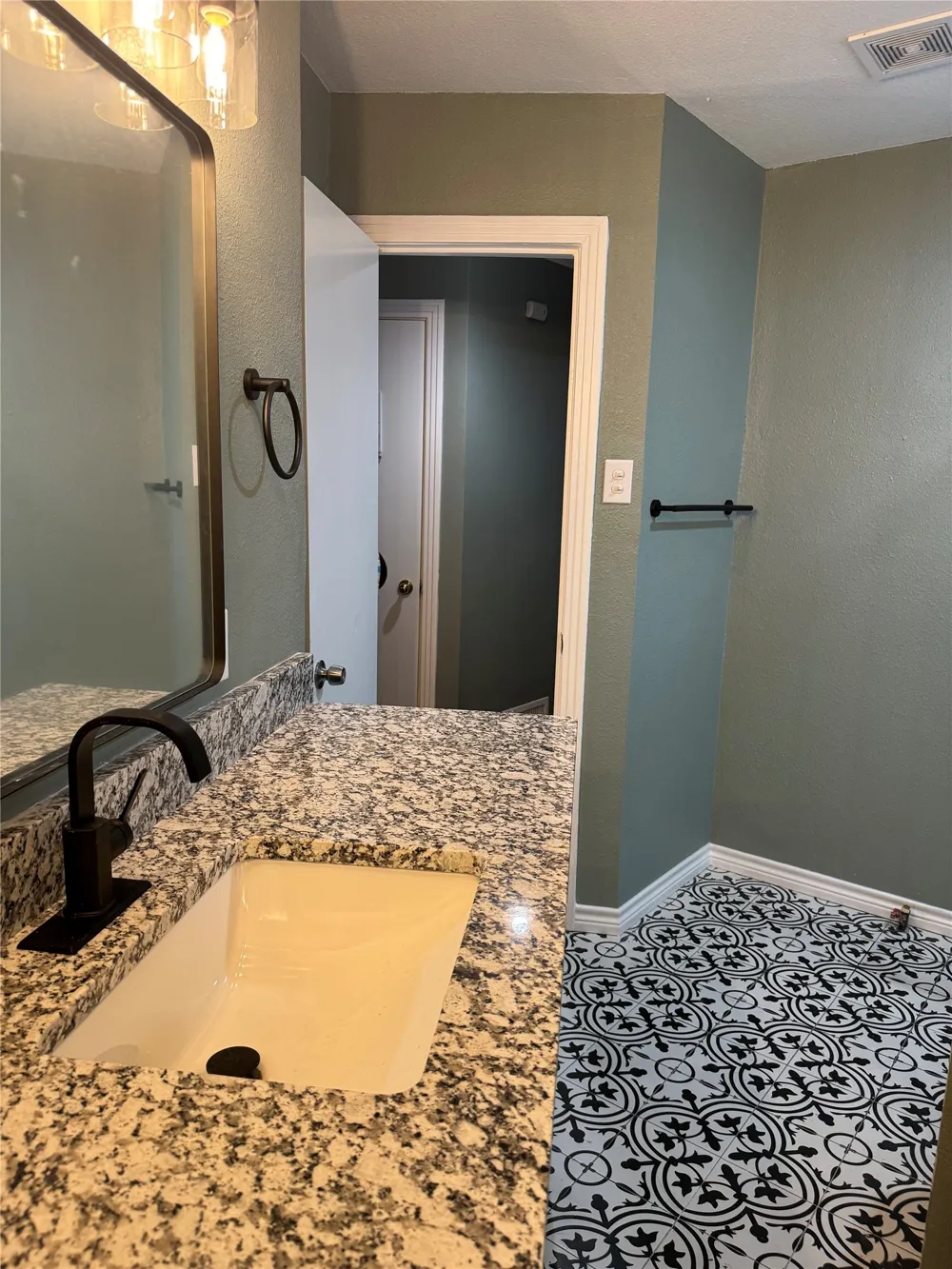1406 Country Club Road Ennis, TX 75119