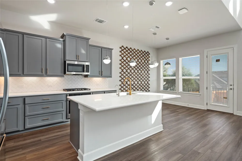 713 Coppell Court Leander, TX 78641