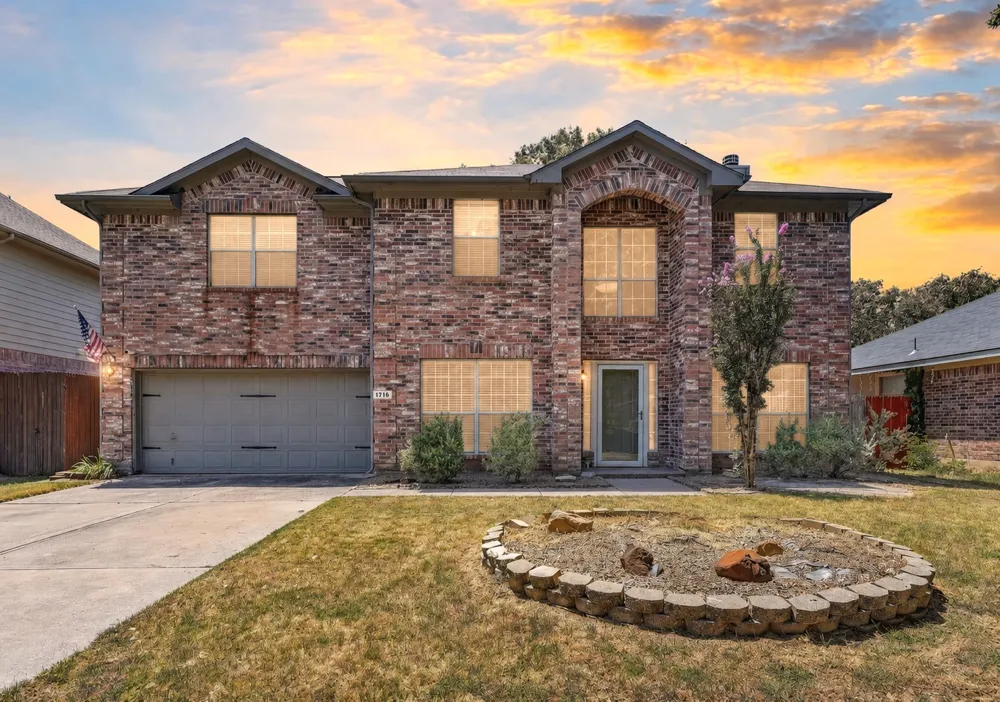 1716 Redwood Drive Corinth, TX 76210