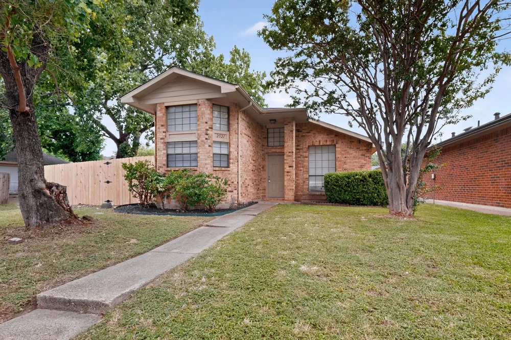 2521 Winter Oak Street Dallas, TX 75227