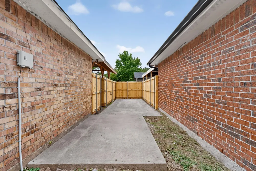 2521 Winter Oak Street Dallas, TX 75227