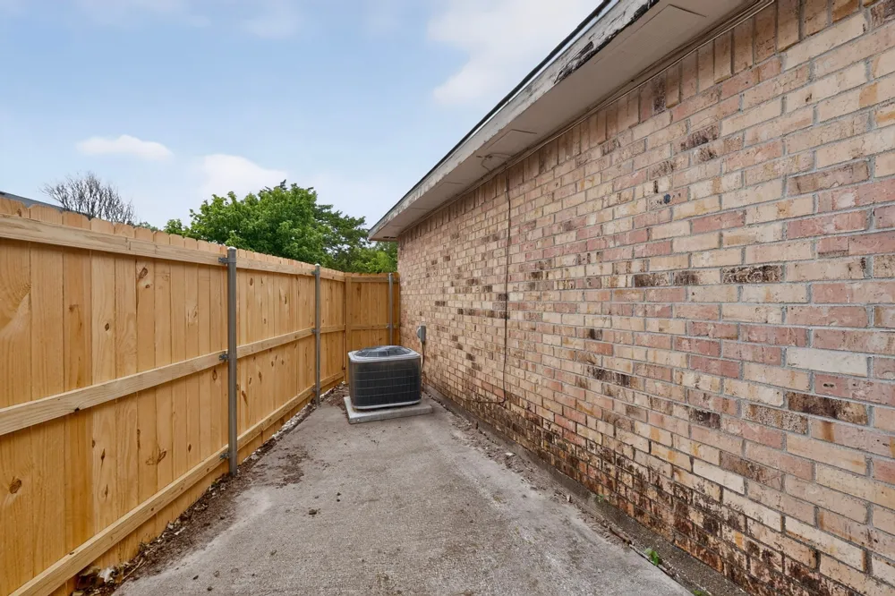 2521 Winter Oak Street Dallas, TX 75227