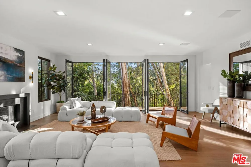 8171 Tianna Road Los Angeles, CA 90046