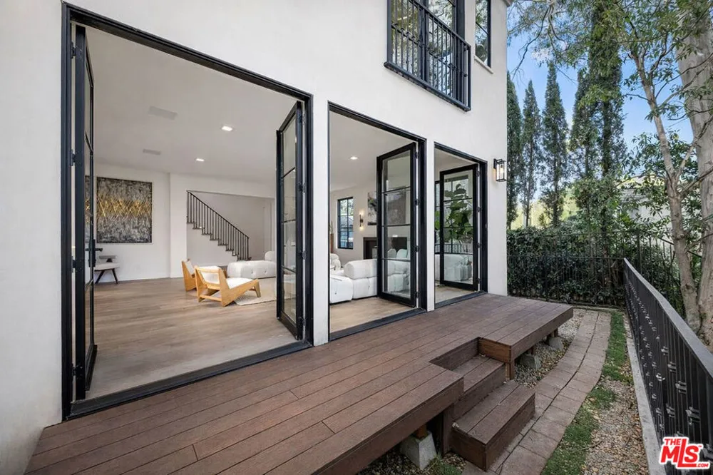8171 Tianna Road Los Angeles, CA 90046
