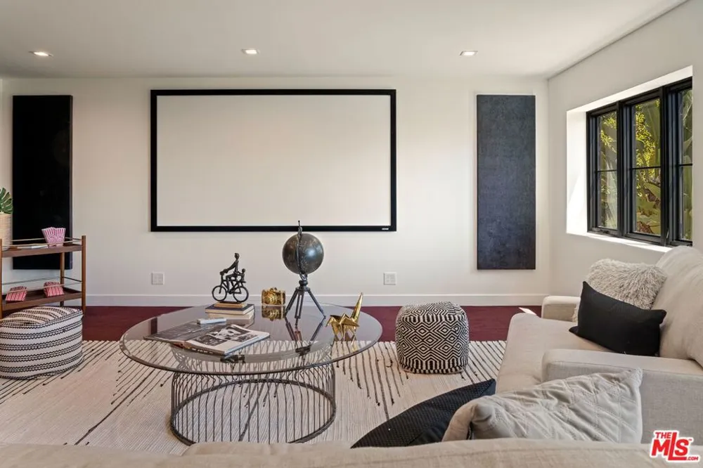 8171 Tianna Road Los Angeles, CA 90046
