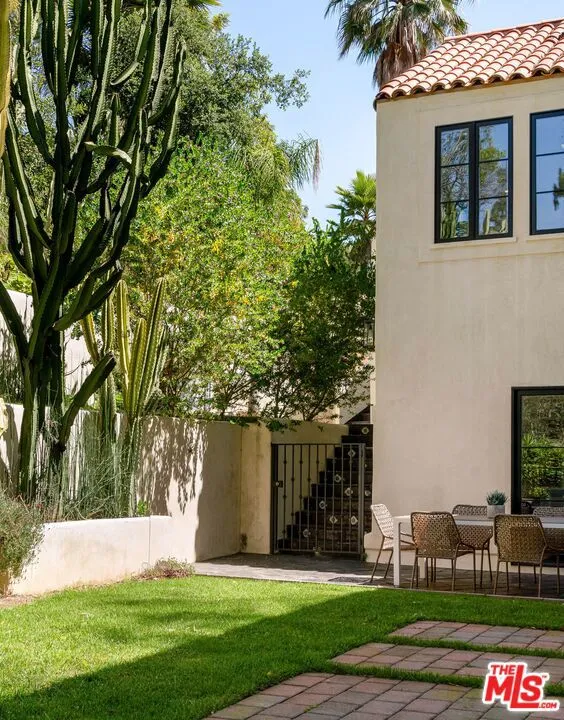 8171 Tianna Road Los Angeles, CA 90046