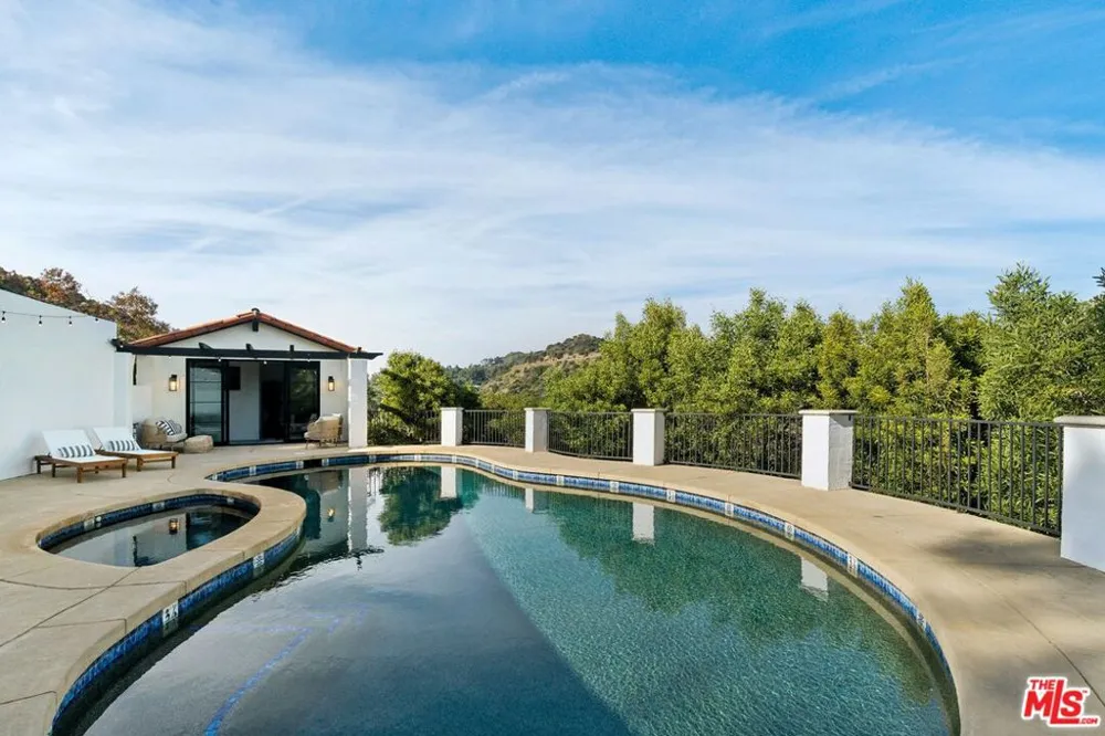 8171 Tianna Road Los Angeles, CA 90046