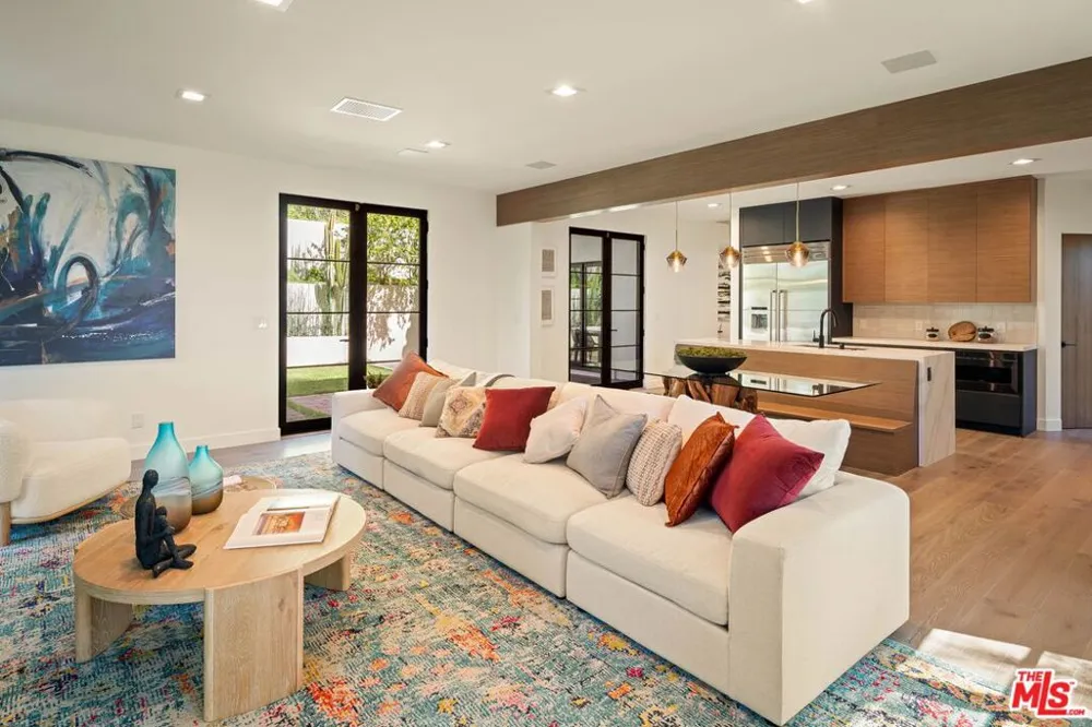 8171 Tianna Road Los Angeles, CA 90046