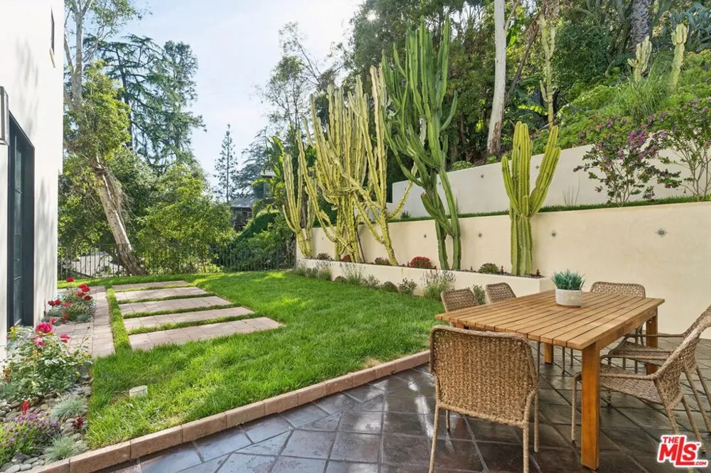 8171 Tianna Road Los Angeles, CA 90046