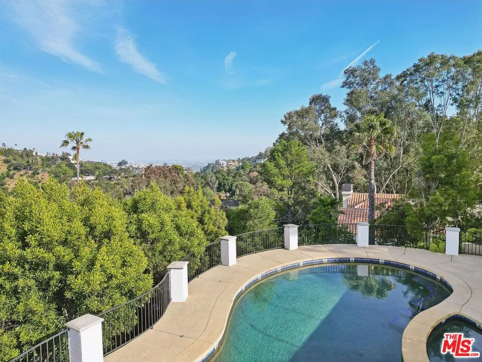 8171 Tianna Road Los Angeles, CA 90046