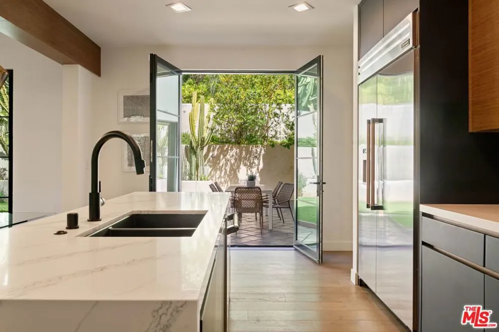 8171 Tianna Road Los Angeles, CA 90046