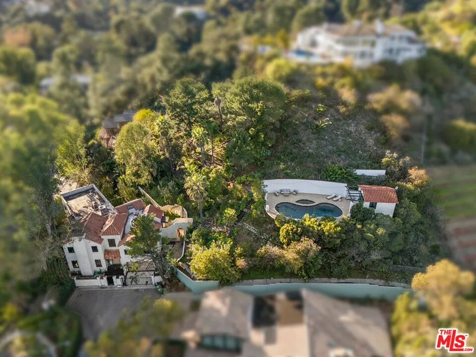8171 Tianna Road Los Angeles, CA 90046