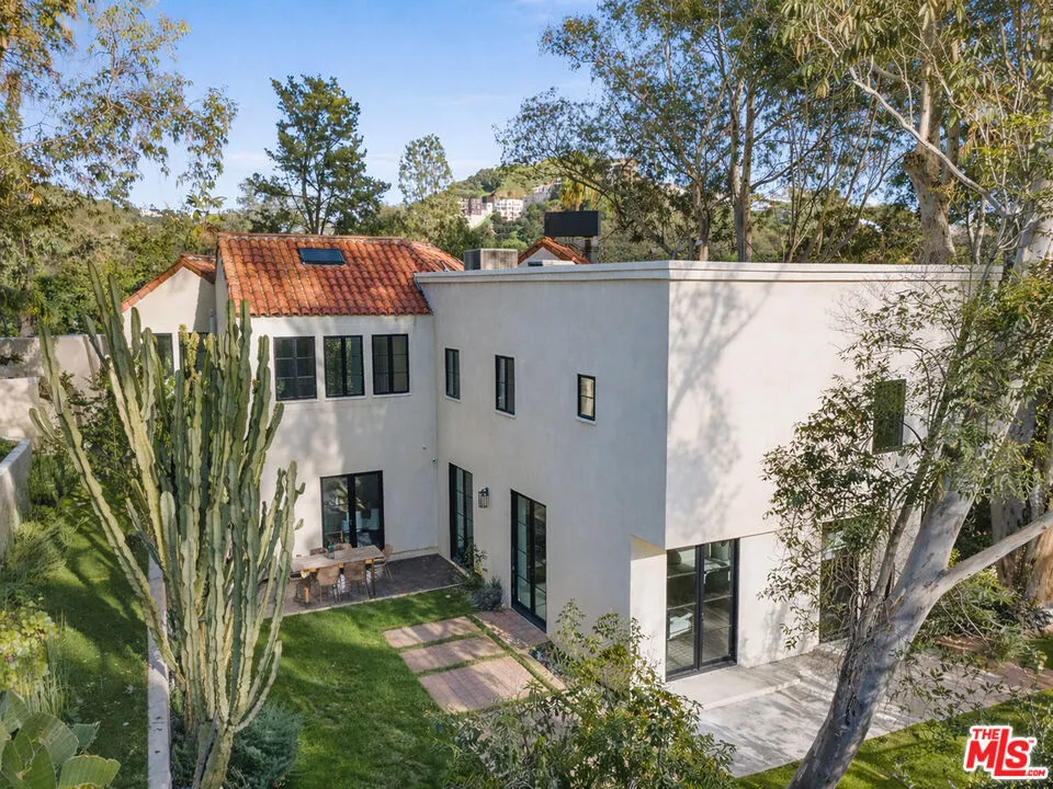 8171 Tianna Road Los Angeles, CA 90046