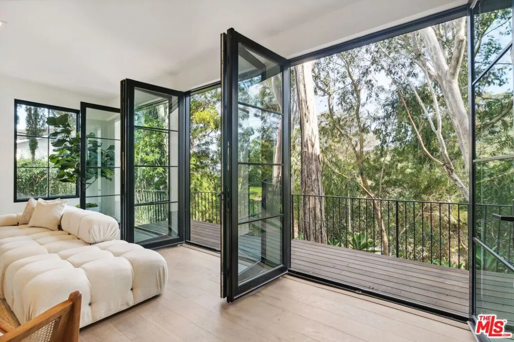8171 Tianna Road Los Angeles, CA 90046