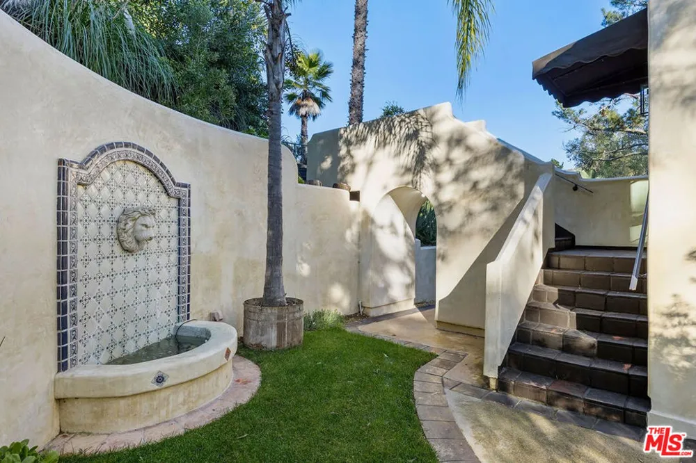 8171 Tianna Road Los Angeles, CA 90046