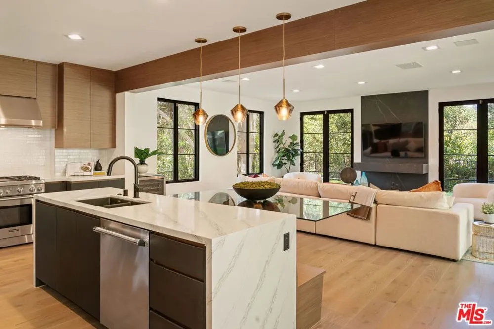 8171 Tianna Road Los Angeles, CA 90046