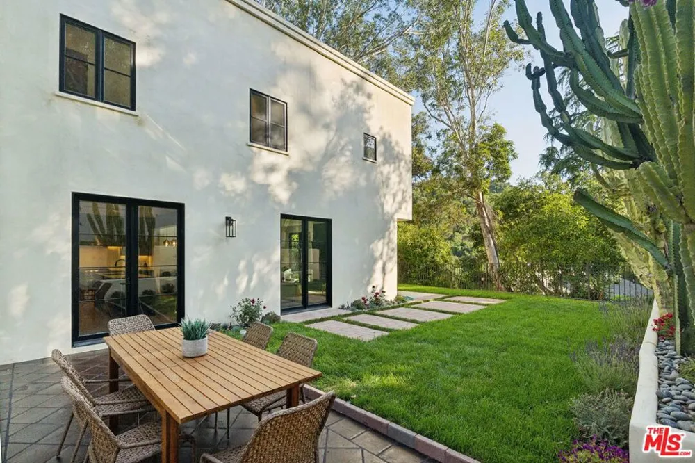 8171 Tianna Road Los Angeles, CA 90046