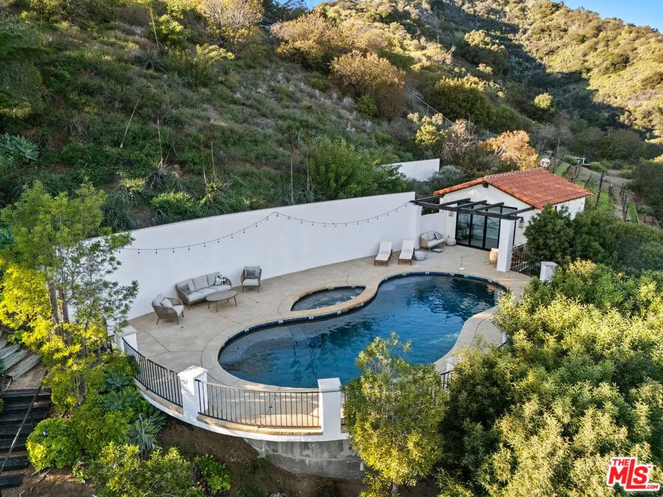 8171 Tianna Road Los Angeles, CA 90046