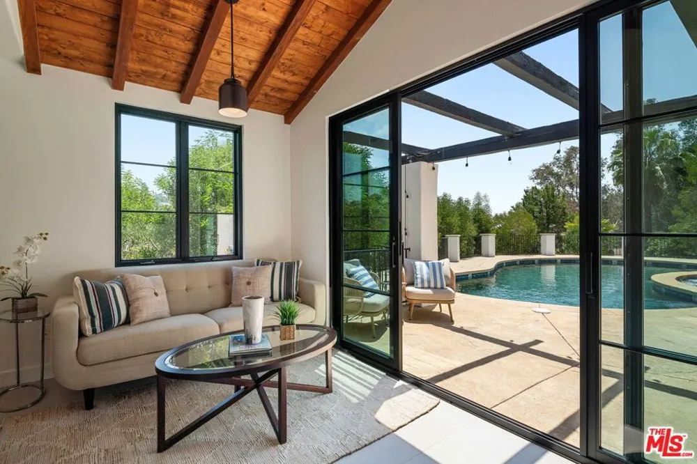 8171 Tianna Road Los Angeles, CA 90046