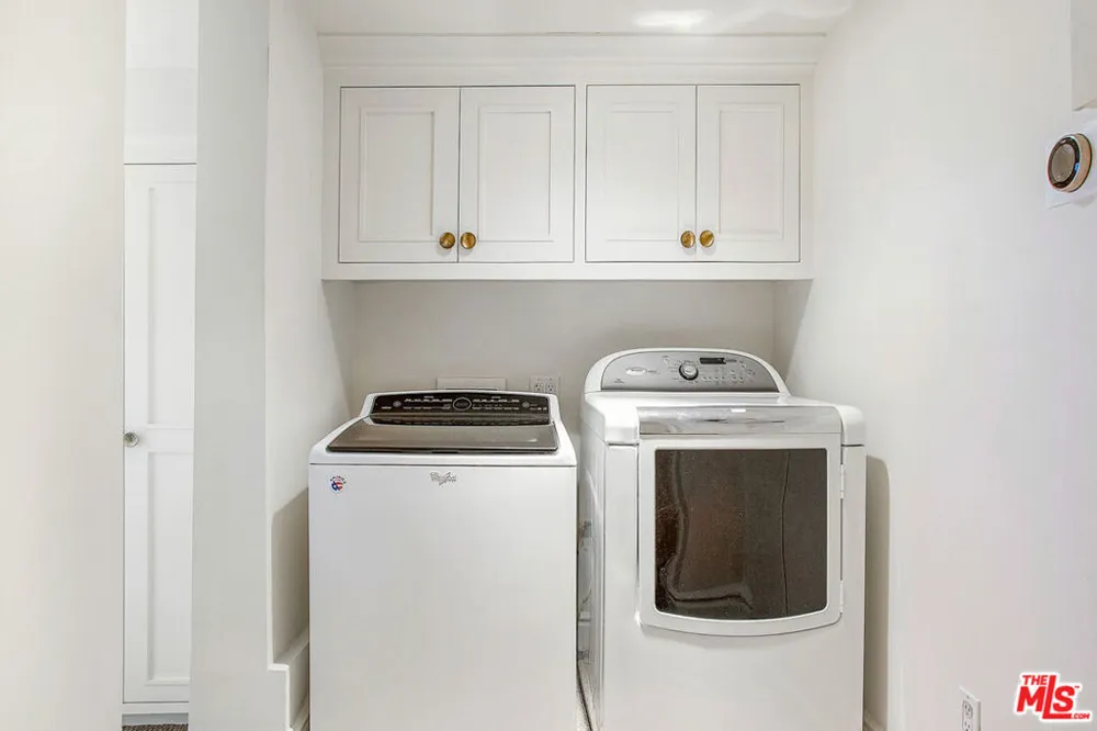 5866 Spring Oak Drive Los Angeles, CA 90068