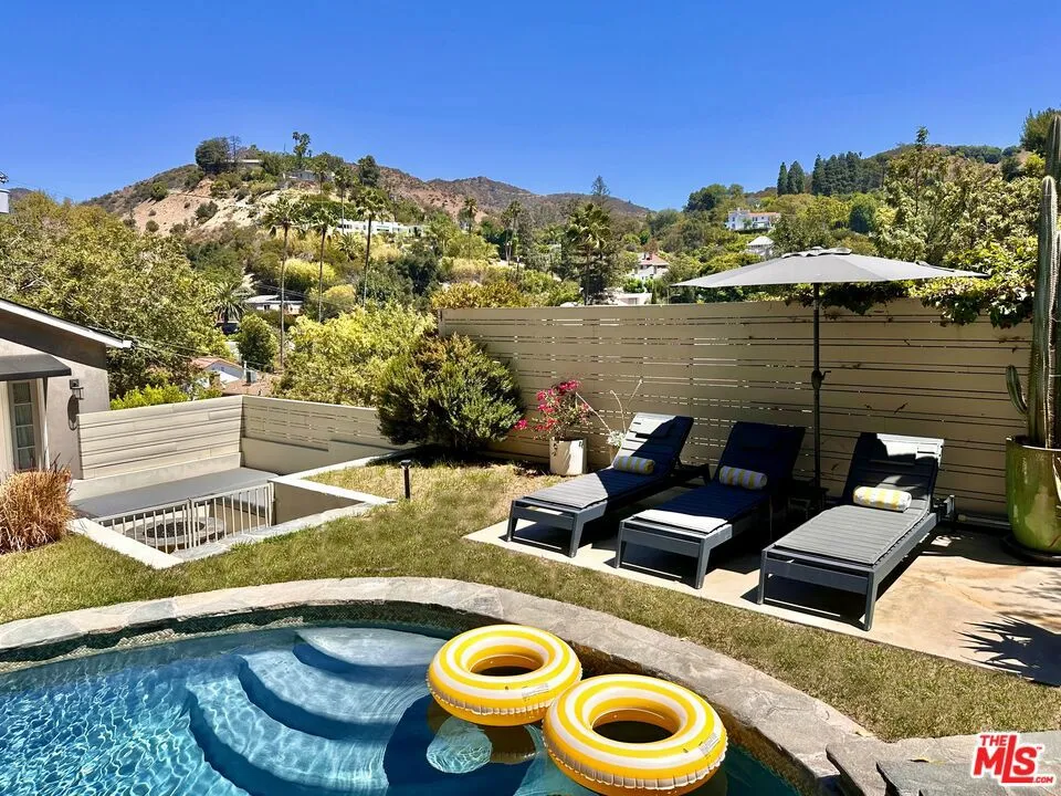 5866 Spring Oak Drive Los Angeles, CA 90068
