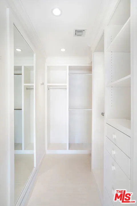 5866 Spring Oak Drive Los Angeles, CA 90068