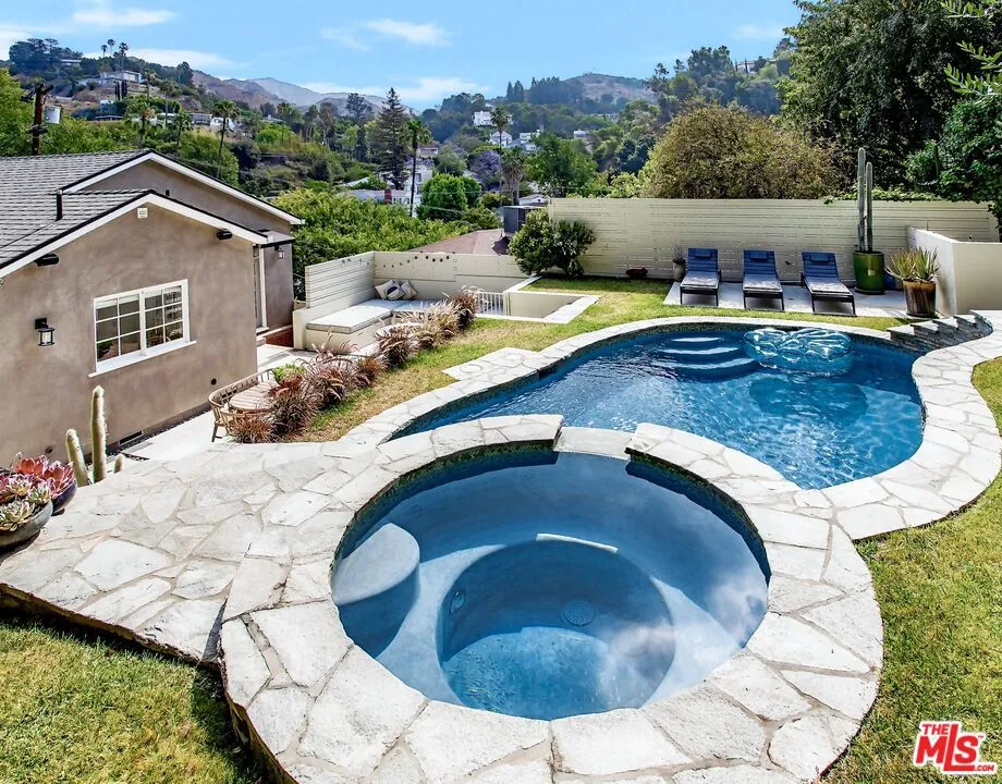 5866 Spring Oak Drive Los Angeles, CA 90068