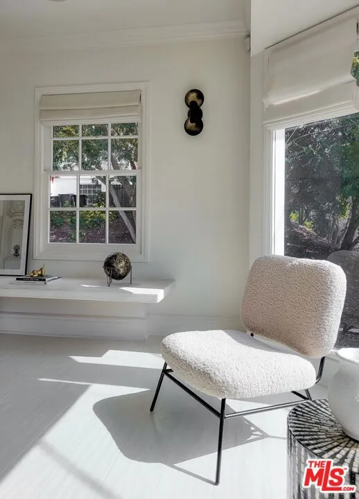 5866 Spring Oak Drive Los Angeles, CA 90068