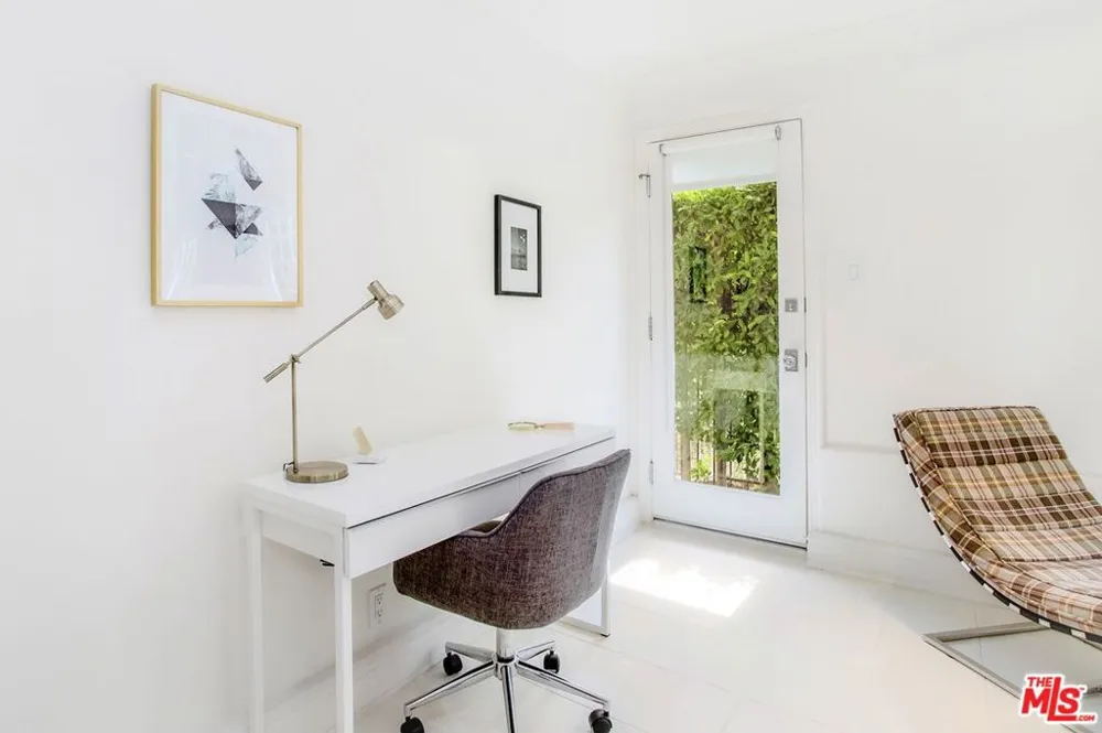 5866 Spring Oak Drive Los Angeles, CA 90068