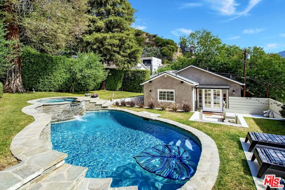 5866 Spring Oak Drive Los Angeles, CA 90068