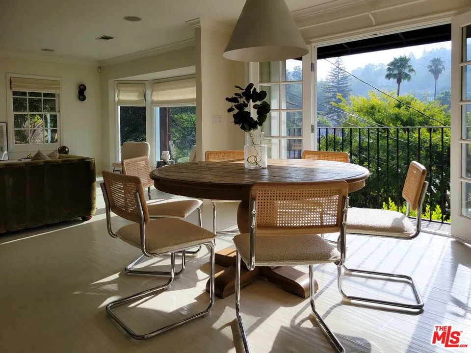 5866 Spring Oak Drive Los Angeles, CA 90068
