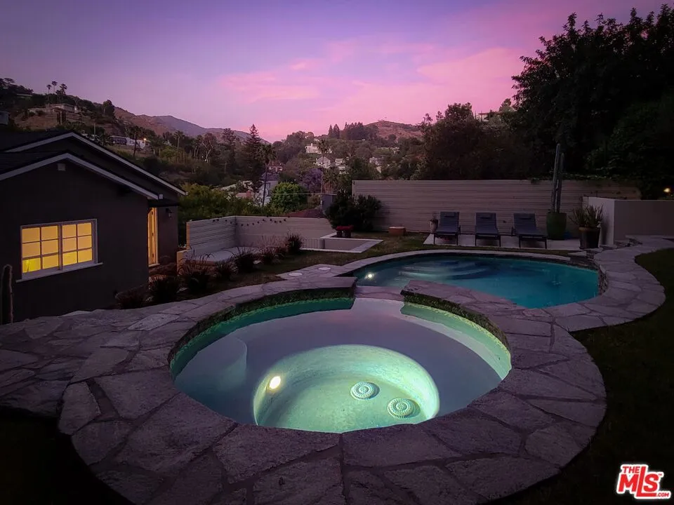 5866 Spring Oak Drive Los Angeles, CA 90068