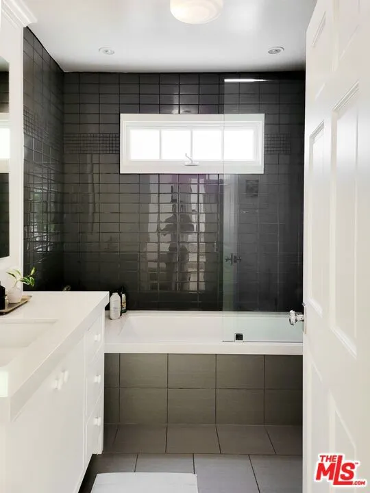 5866 Spring Oak Drive Los Angeles, CA 90068