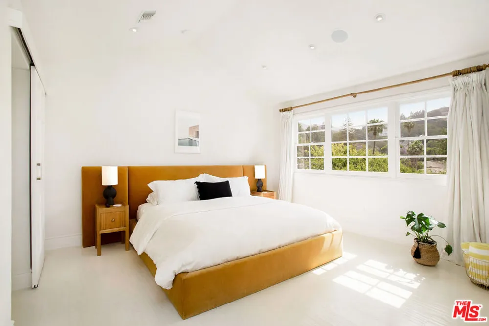5866 Spring Oak Drive Los Angeles, CA 90068