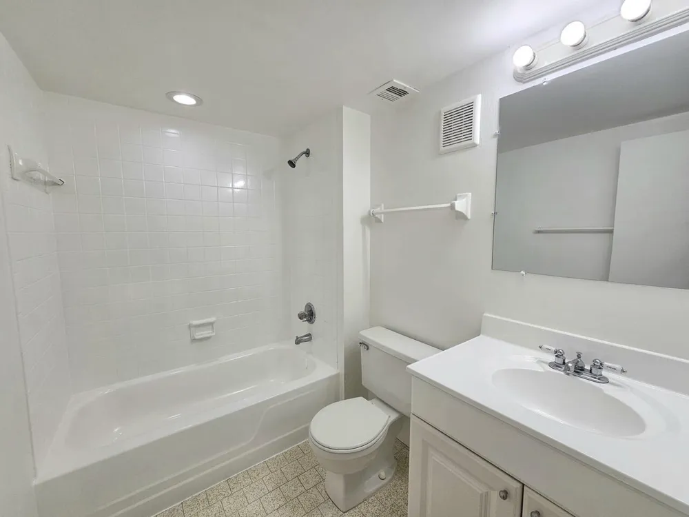 8000 S Colony Circle #302 Tamarac, FL 33321