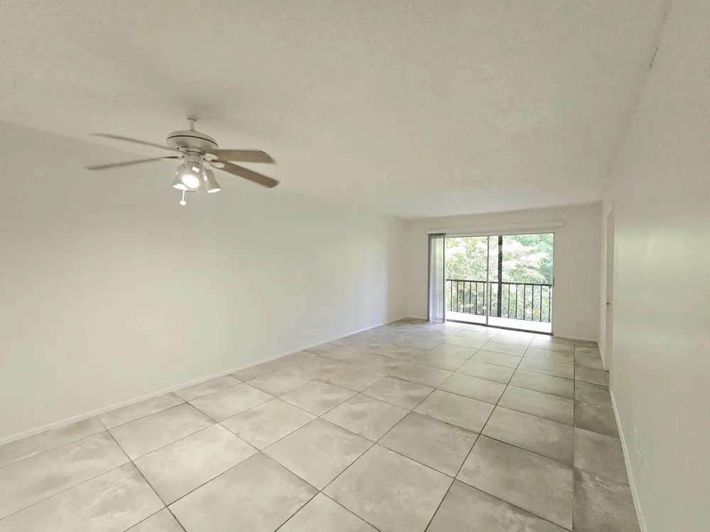 8000 S Colony Circle #302 Tamarac, FL 33321