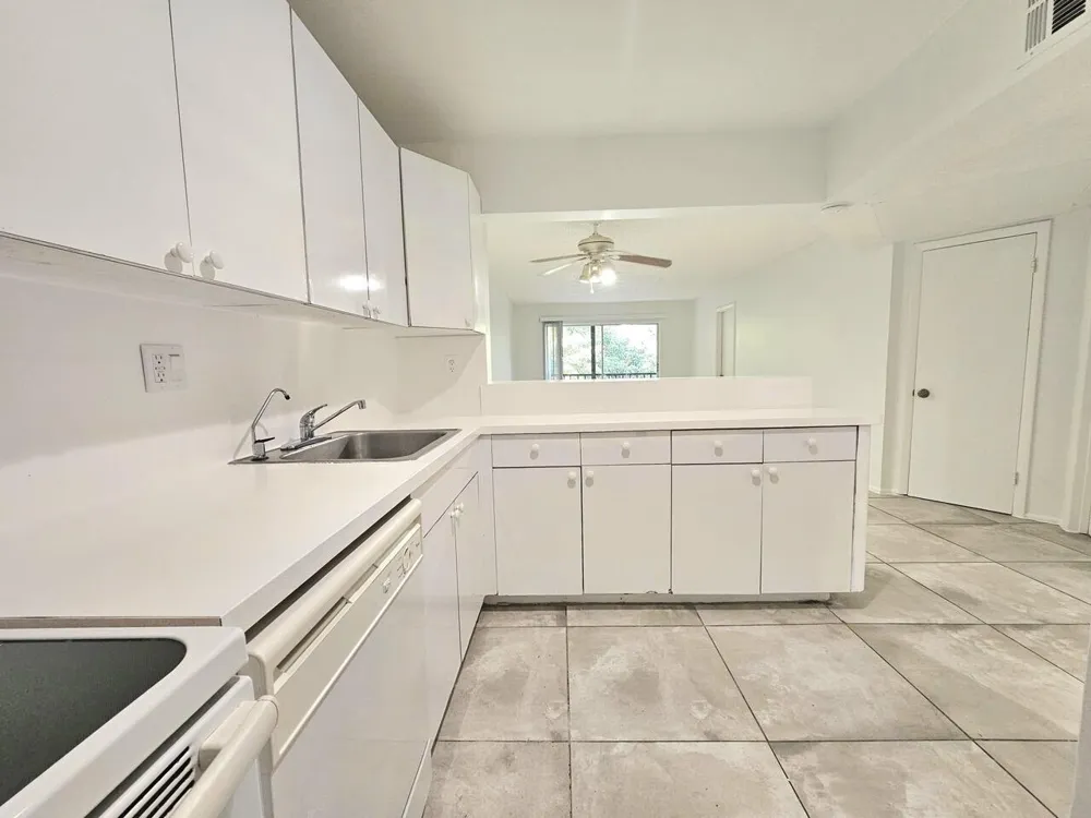 8000 S Colony Circle #302 Tamarac, FL 33321